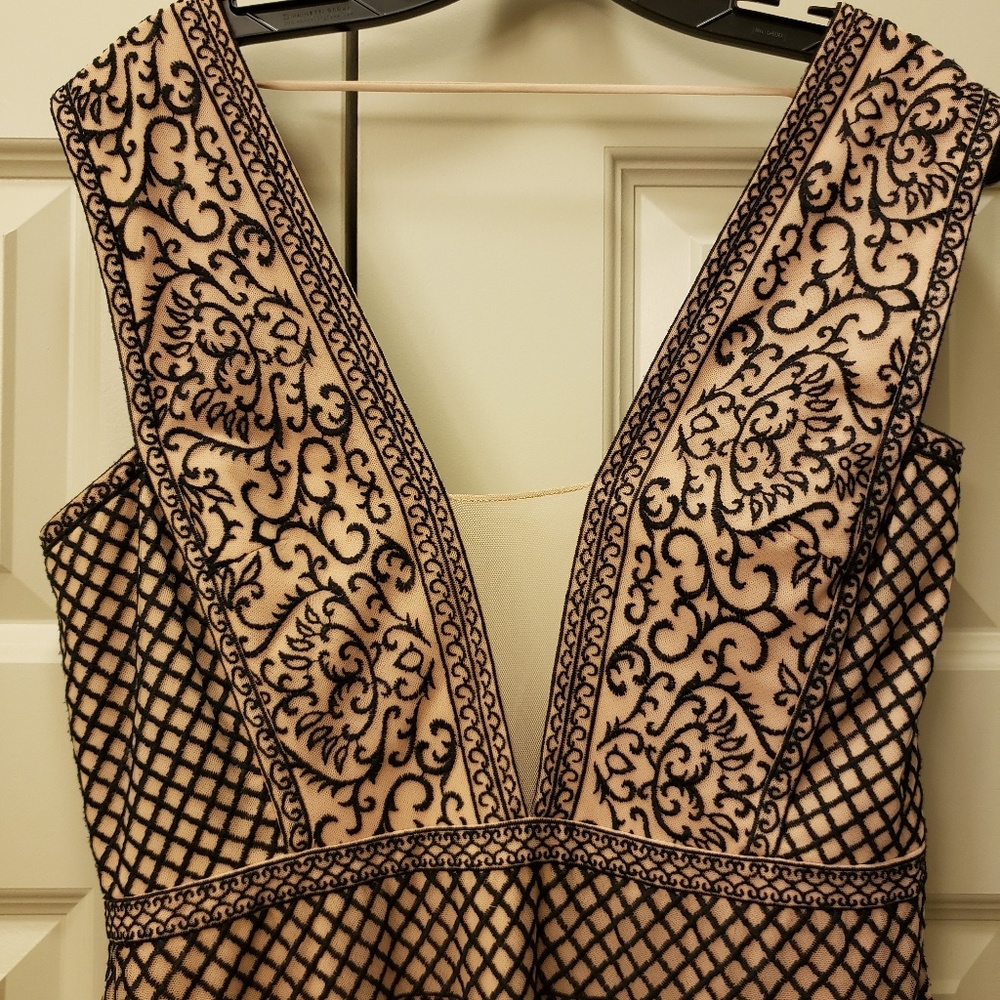 Gown - Picture 5 of 5
